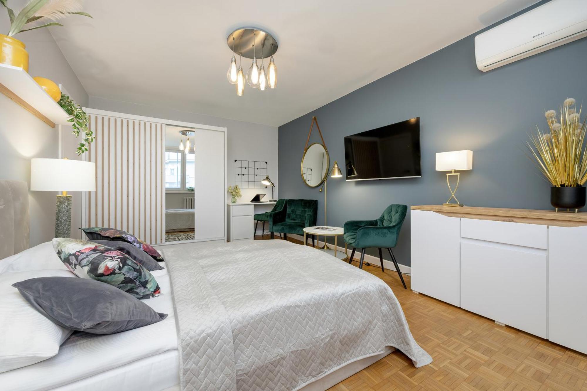Unique Bright In By Renters Apartament