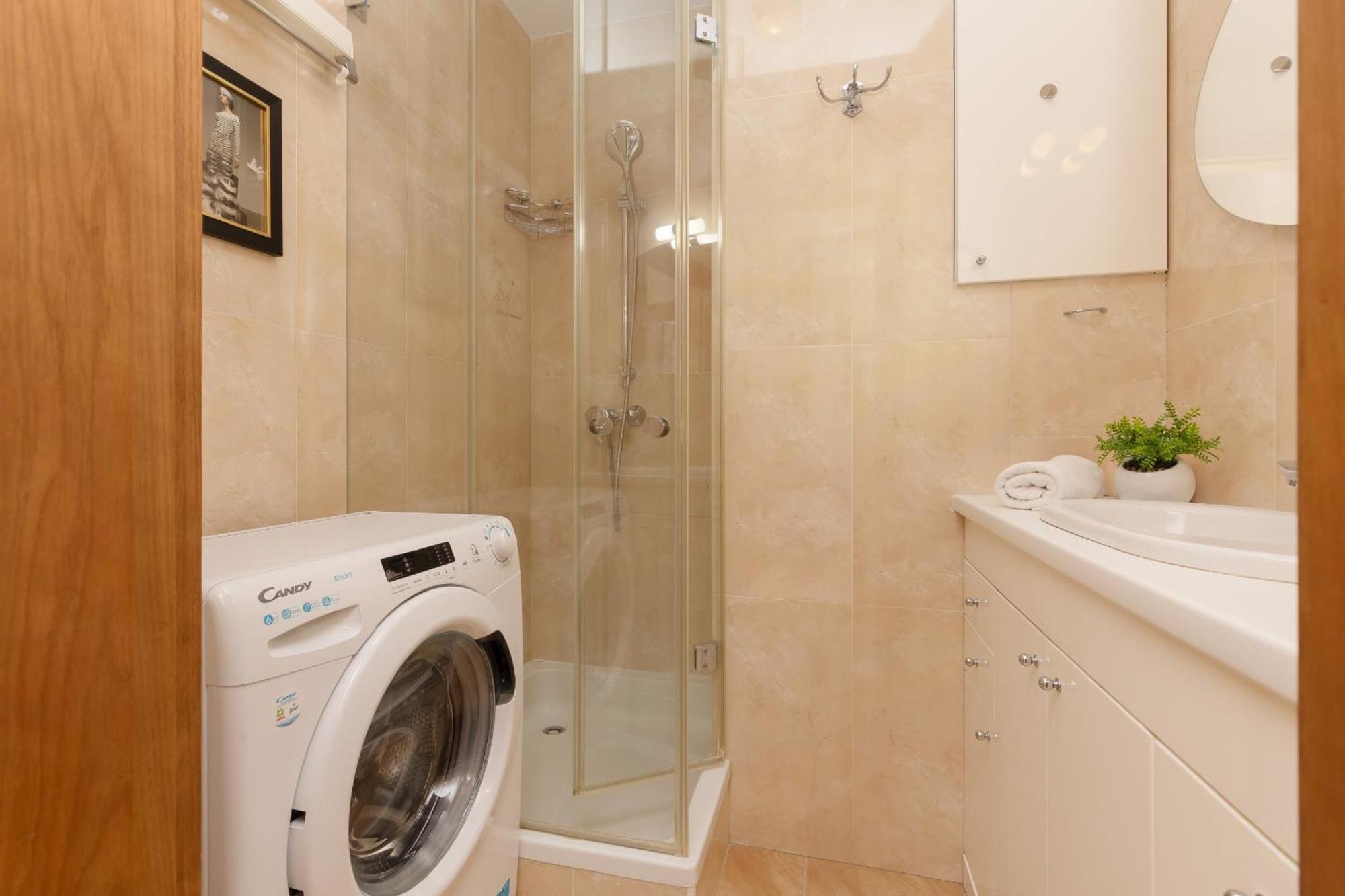 Apartament Unique Bright In By Renters